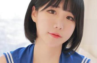 Addielyn(에디린)与她的白衬衫：不只是美图，还是一场关于时光的沉默交谈。