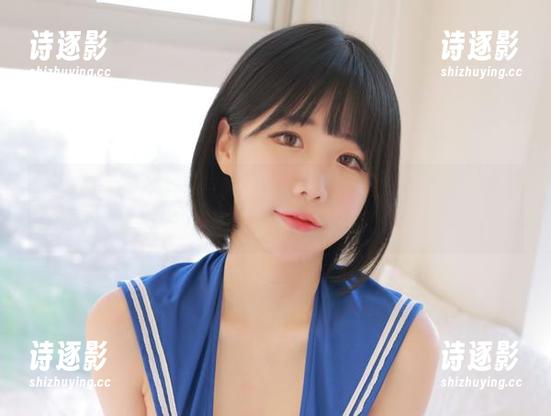 Addielyn(에디린)与她的白衬衫：不只是美图，还是一场关于时光的沉默交谈。