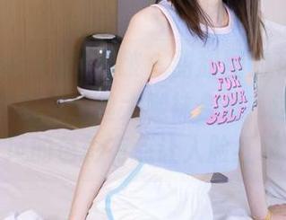 BoBoSocks袜啵啵 – 甜甜圈的花絮版，不得不说的厚白丝大腿袜合集，这密不透风的色彩有点让人脸红哦