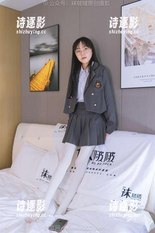 BoBoSocks袜啵啵-甜甜圈 BoBoSocks袜啵啵 - 甜甜圈的OL服装全套:办公室必备的甜点风格图包,保证让你工作效率飙升(只有零食除外)!