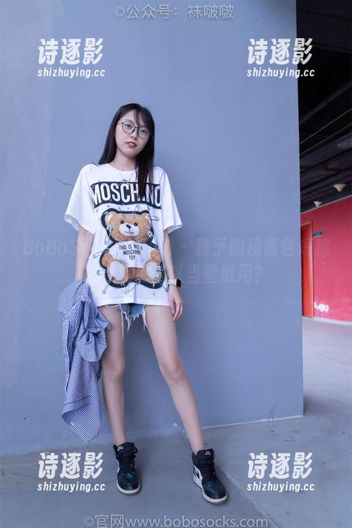 BoBoSocks袜啵啵-稚予 BoBoSocks袜啵啵 - 稚予的浅黄色短棉袜,竟然可以当壁纸用?