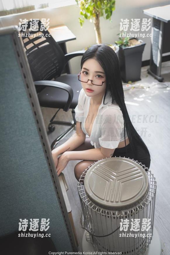 这也能成集合？Bomi(普美)的PEEKCLOUD圣诞特别版更新，真是脑洞大开。