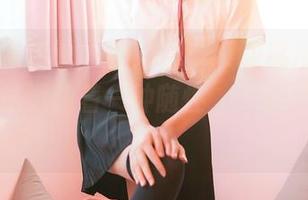 Feilin嗲囡囡 – 在奶茶Emily的吊带作品里，原图透露着一种随性，谁管那么多呢？