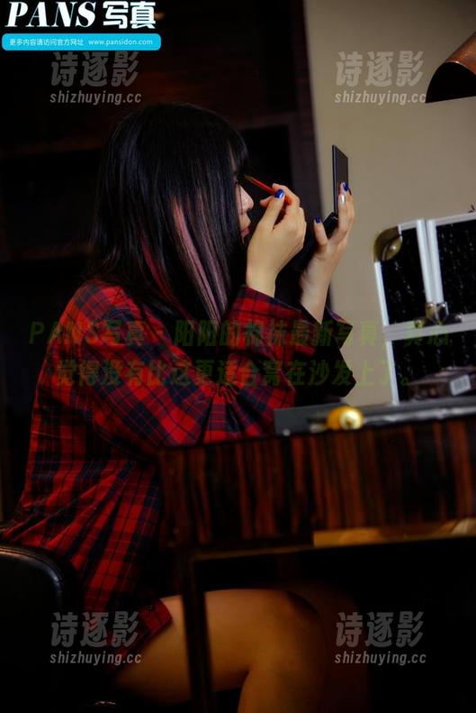 PANS写真 - 阳阳的棉袜最新写真，真心觉得没有比这更适合窝在沙发上了。