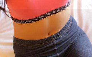 ROSI写真 – 图片里小莉的黑色主题，唤起了我心底的某种深情，但…哈哈，太绕口了。