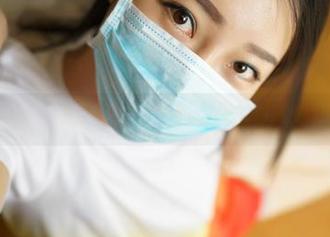 ROSI的白色丝袜图包更新，你根本不知道即将发生的“事情”。