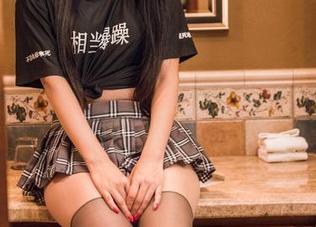 TouTiao头条女神 – 空姐视角下的信悦儿写真，随时随地都在演绎高光时刻