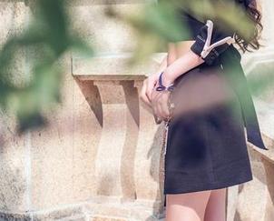 TouTiao头条女神 – 杨漫妮baby的经典双马尾，严肃又不失趣味，赶紧下载！
