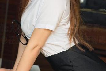 UGirls尤果网 – 田慕儿的天台写真：如果我也在那，估计会被自己惊艳到吧！