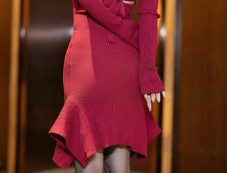 XIAOYU语画界 – 久违的奈沐子职业装上线，众人期待的大玩特玩！全新更新！