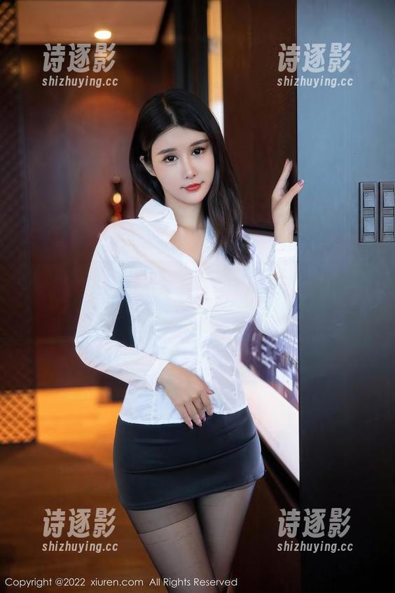 Xiuren秀人网 - 猜猜FoxYini孟狐狸比基尼照片里的审美小调是什么？