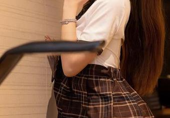 Xiuren秀人网 – HeyuZhang白丝最新遭遇：这波又要咋舌了？