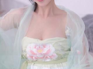 Xiuren秀人网 – Nono酱的全套泳衣写真，竟然让我产生被水包围的错觉，等等…我是不是在上面漂流？