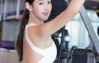 Xiuren秀人网 – 月野兔美妞的使用说明：穿上职业装，私拍写真绝不职业