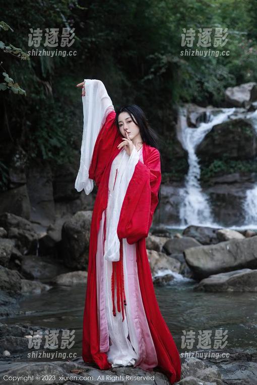 Xiuren秀人网-李佳芮Cherie Xiuren秀人网 - 夏日里的李佳芮Cherie,终于更新了套图,这样的姿势我又想多盯一会儿…有点害羞啊!