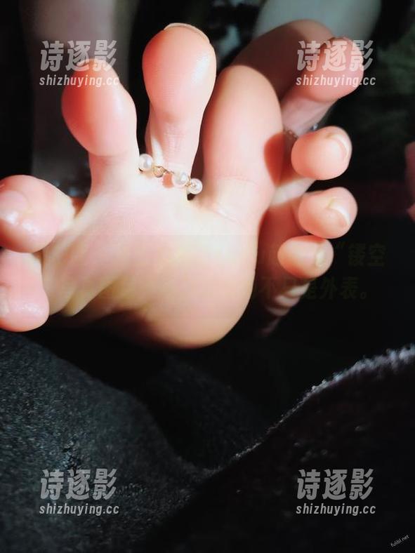 微密圈 - 直击心底的YuYu超甜丫“镂空”写真图包，所呈现的绝不只是外表。