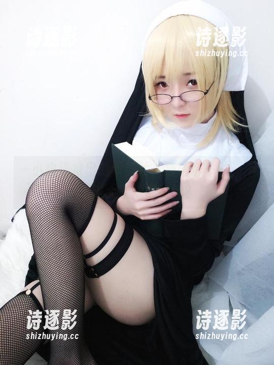 一小央泽 一小央泽推出的新照片,猫娘香子兰,不知道大家觉得如何?