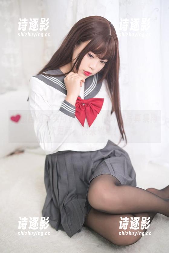 你烨烨 校服自拍其实可以很酷:你烨烨写真集再次更新,快来瞧瞧!