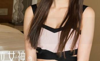 克拉女神 – 菲菲美脚写真集：一场图与脚之间的欢快碰撞！