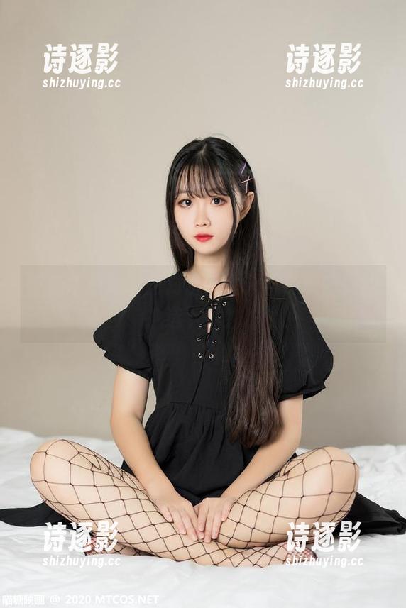 喵糖映画的奇葩对决：女仆与兔女郎，我选下载！