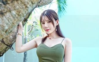 嗲囡囡 – 这位尤尤子，居然能把皮衣拍得这么有味道，私拍图包果然别有洞天