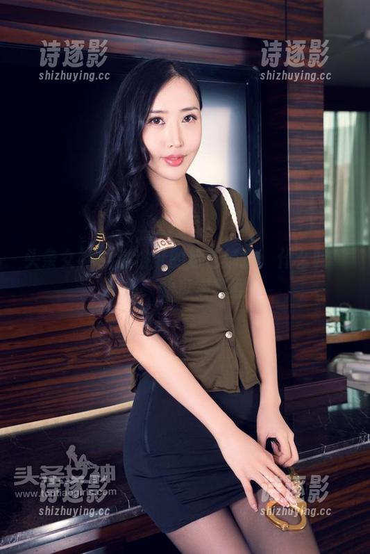 头条女神 - 洛洛可的粉色捕捉：什么叫‘抢镜’的真实写照！