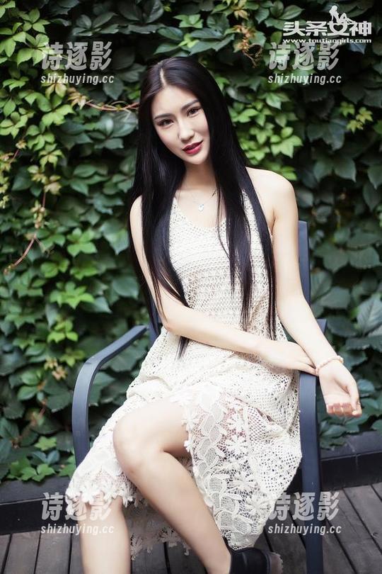 头条女神-索菲娅 头条女神 - 不止照片!索菲娅的圣诞写真里有趣的拼图