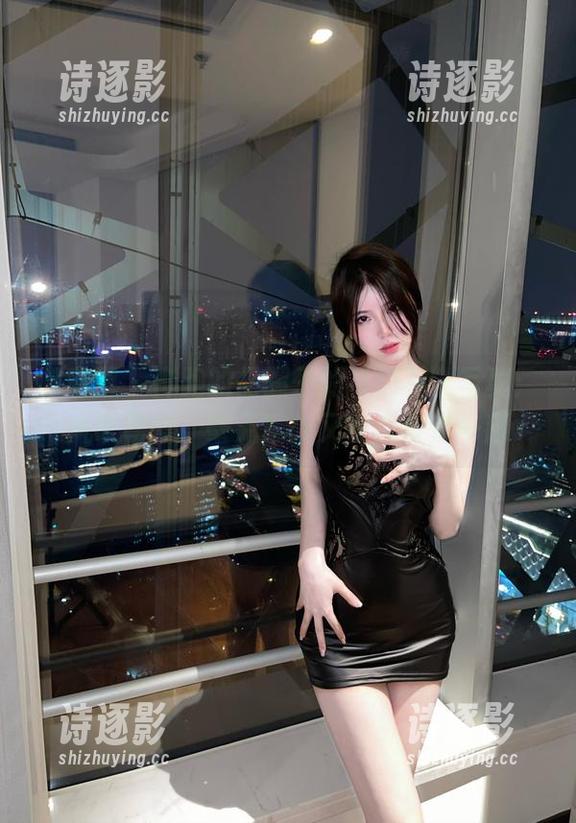 微密圈 - 奔跑的晶骡子的“短裙”写真：风吹裙摆，毫无意外又被我要走一趟