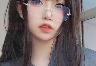女主K今晚送出的是“性感快递”，原图在此，宅家也能收到惊喜～