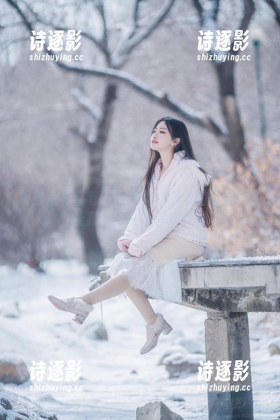 小鹿鹿shika 被蜂糖花牵着?小鹿鹿shika的写真原图让我忍不住想多看几遍