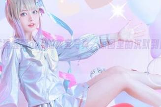 我想问，尤猫醒醒ovo的教室写真，原图里的沉默到底在讲啥呀？