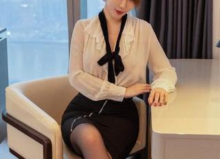 尤蜜荟 – 白露小猪新泳衣分享，这身材，额，幸福来的太突然了吧？