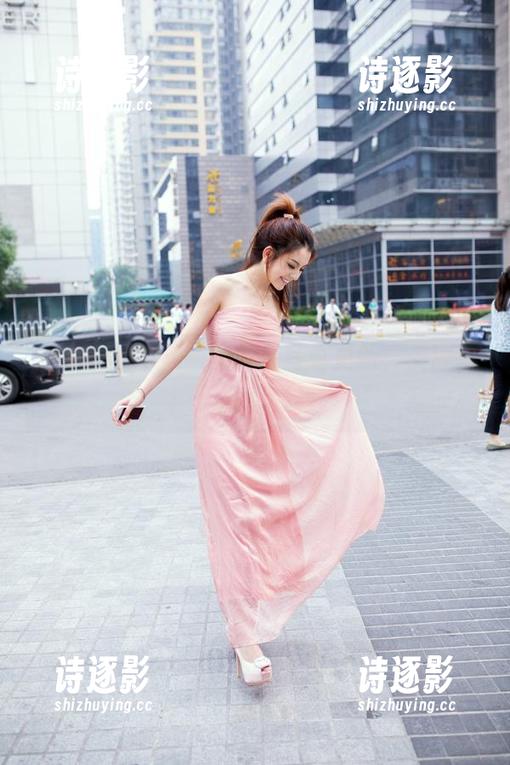 推女郎 - 木婉晴的天台写真更新，关键词：无聊又好看。