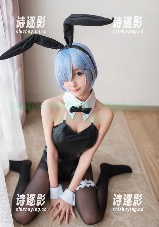 木棉棉OwO的美脚写真，大家快来分享一下这双传奇脚丫！