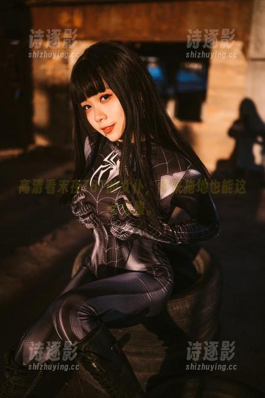 高清看末夜787的女仆，原来拖地也能这么优雅。