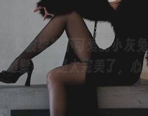 怎么办，又被柒柒不可爱的小灰兔迷住了，高清壁纸真是太完美了，心痛！