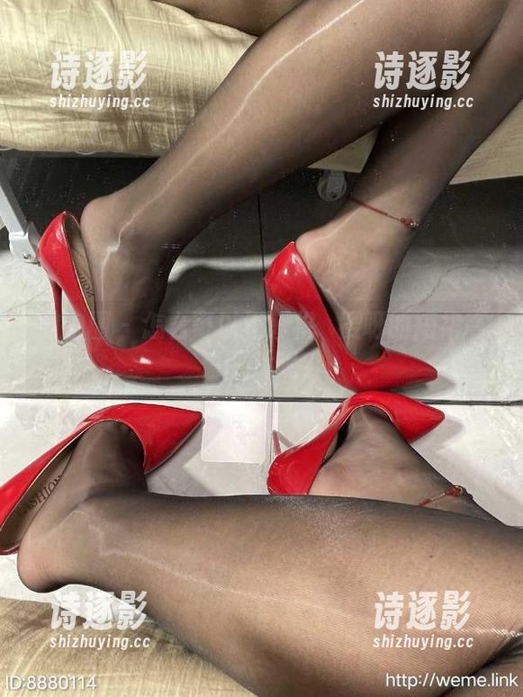 桃沢樱呀 微密圈 - 怎么可以不爱桃沢樱呀的短裙高清图片呢?