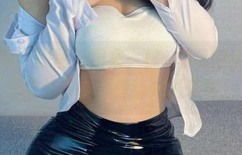 微密圈 – 原图与图集，桃沢樱呀的甜妹搭配宛如暴击，想给她送草莓！