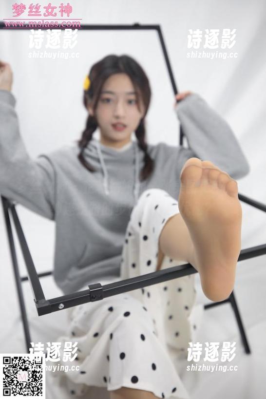 梦丝女神-芷若姑娘 梦丝女神 - 芷若姑娘的一张美图更新,女神连走路的步伐都如此优雅?
