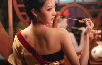 偶尔看沧霁桔梗的cos散图，资源质量什么的，反正一直在追！