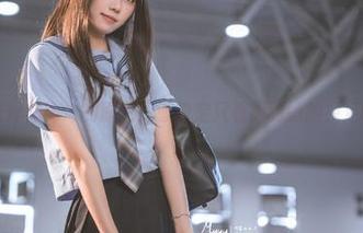 一张炸酱沐沐的原图，您确定只看得到她的裸足吗？