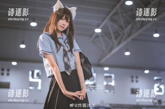 一张炸酱沐沐的原图，您确定只看得到她的裸足吗？