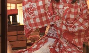 爆机少女喵小吉的女友图集：当无圣光遇到天真无邪
