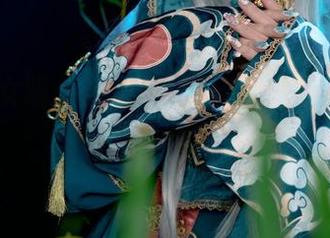 爆机少女喵小吉带你看最新作品：更衣人偶的奇妙爱情实录