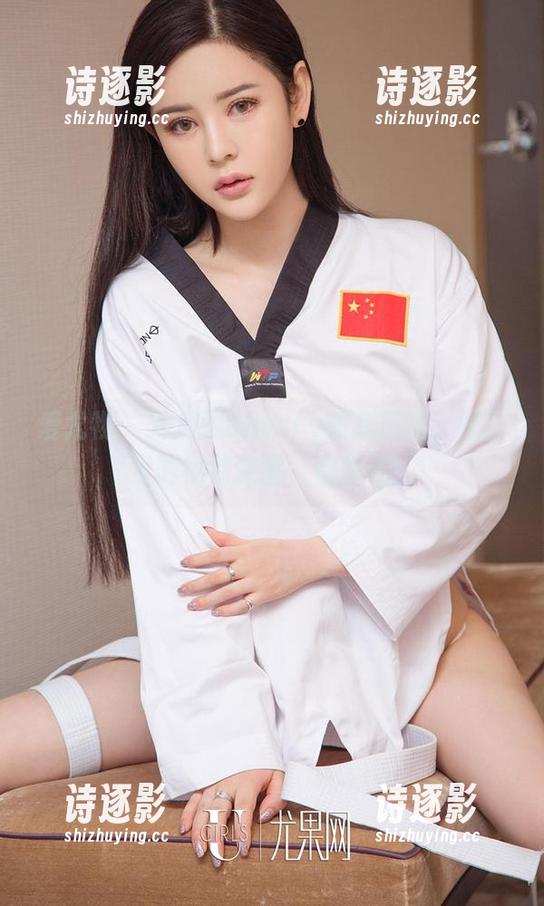 爱尤物 - 绯月樱Cherry教室探险：照片里的福利课堂，别想逃！