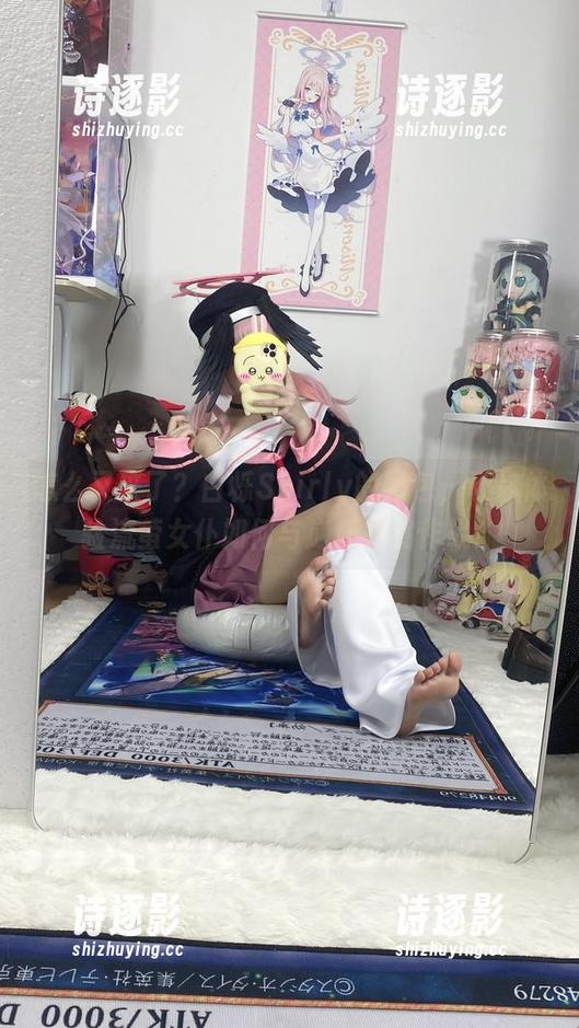 怎么又来了？白栎Shirly的图包，让你体验流萤女仆如何与崩坏并肩作战！