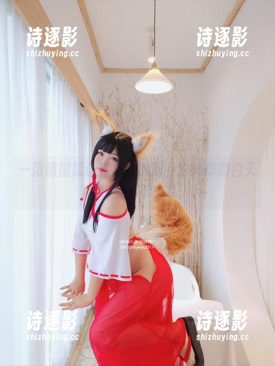 白烨烨 一张原图就让我忘了时间,白烨烨的白天鹅气质真不简单。