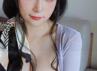 图集中的白银81透明旗袍，不过是纸里包不住火的小尝试？