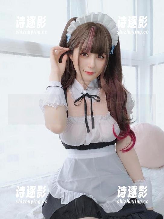 白银81的黑丝私拍：我可能会一直盯着看下去...