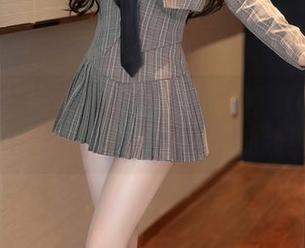 秀人网 – 短裙自带的甜蜜气息，lingyu69原图资源揭开那一段曲线！
